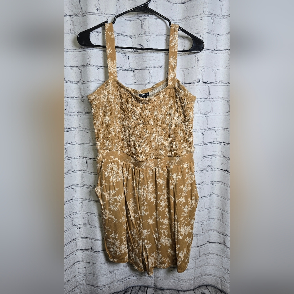 Torrid Tan Floral Sleeveless Romper Size 1